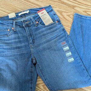 NWT Levi's Boyfriend Fit Medium Wash Jeans